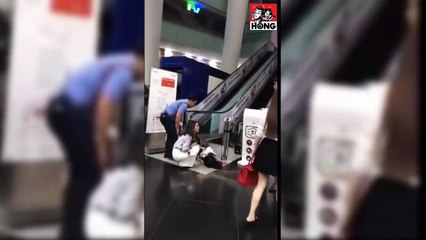 Nữ sinh cấp II rơi từ tầng 3 Bitexco xuống đất tử vong