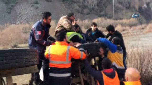 Beton mikseri Aras Nehri’ne uçtu