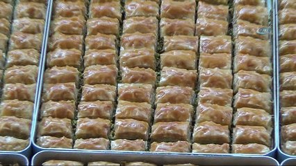 Download Video: Mehmetçiğe baklava dopingi