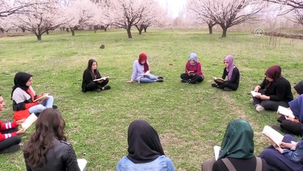 Doğada kitap okuyup teknoloji bağımlığına dikkati çekiyorlar - IĞDIR