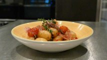 Recette : Pommes de terre grenaille, olives, tomates cerise et pancetta