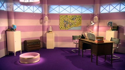 Llan-ar-goll-en.s01e01.Y Camera Hunlun Hynod