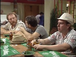 Auf Wiedersehen Pet S02 E11 Law and Disorder