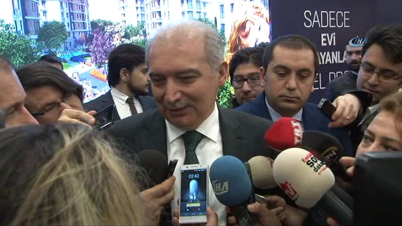 İBB Başkanı Uysal Silivri'ye Metrobüs hattının uzatılması ile ilgili konuştu- 'Şu anda var olan sıkıntıyı nasıl aşarız onun çözümünü ararken Silivri'ye uzatarak sorun çözülmez'- İBB Başkanı Mevlüt Uysal ,' Silivri'ye bugün metro...