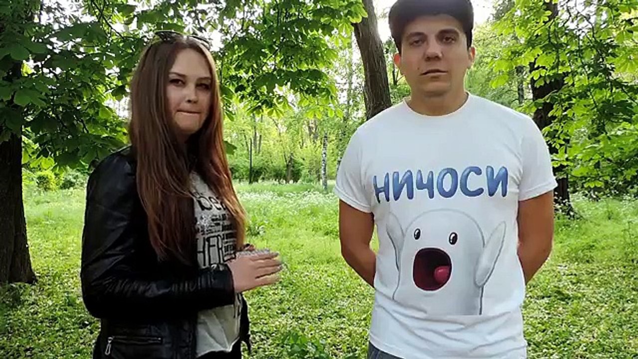 Пранк: Девушка лупится в очко