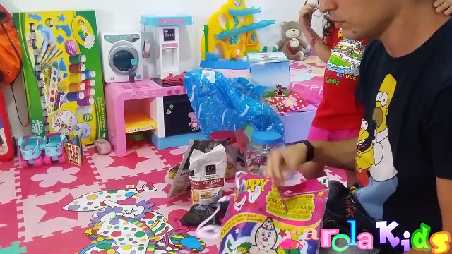 Hacemos un muñeco con globos.y explotamos los globos llenos de cosas¡¡¡¡¡¡