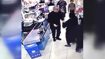 Olay Anı Kamerada! Siyah Pardösü Giyip Marketi ve Kendilerine Direnen Müşteriyi Soydular