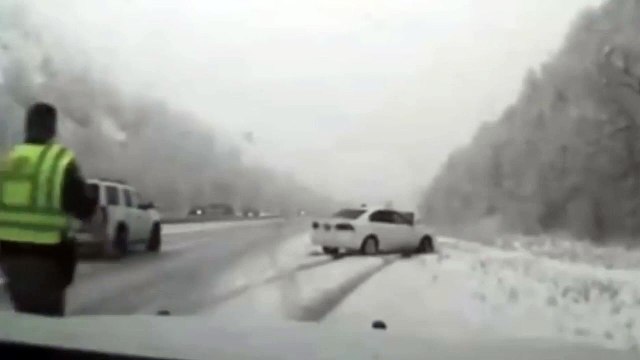 Un policier se fait percuter par un automobiliste qui a perdu le controle de sa voiture
