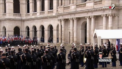 "Le nom d'Arnaud Beltrame est devenu celui de l'héroïsme français", déclare Emmanuel Macron