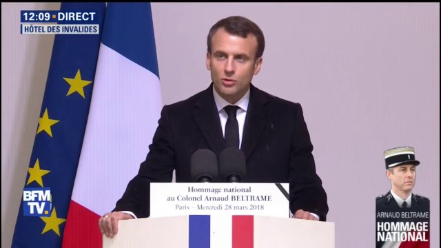 Hommage à Arnaud Beltrame: Ce que nous combattons, c'est aussi cet islamisme souterrain qui progresse par les réseaux sociaux , dit Emmanuel Macron