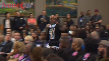 Tải video: Stephon Clark’s Brother Shuts Down City Hall Meeting, As Protests Continue