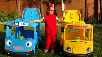 Wheels on the bus Daye Small Bus Learning Colors with Babies and Caddies Kids Songs