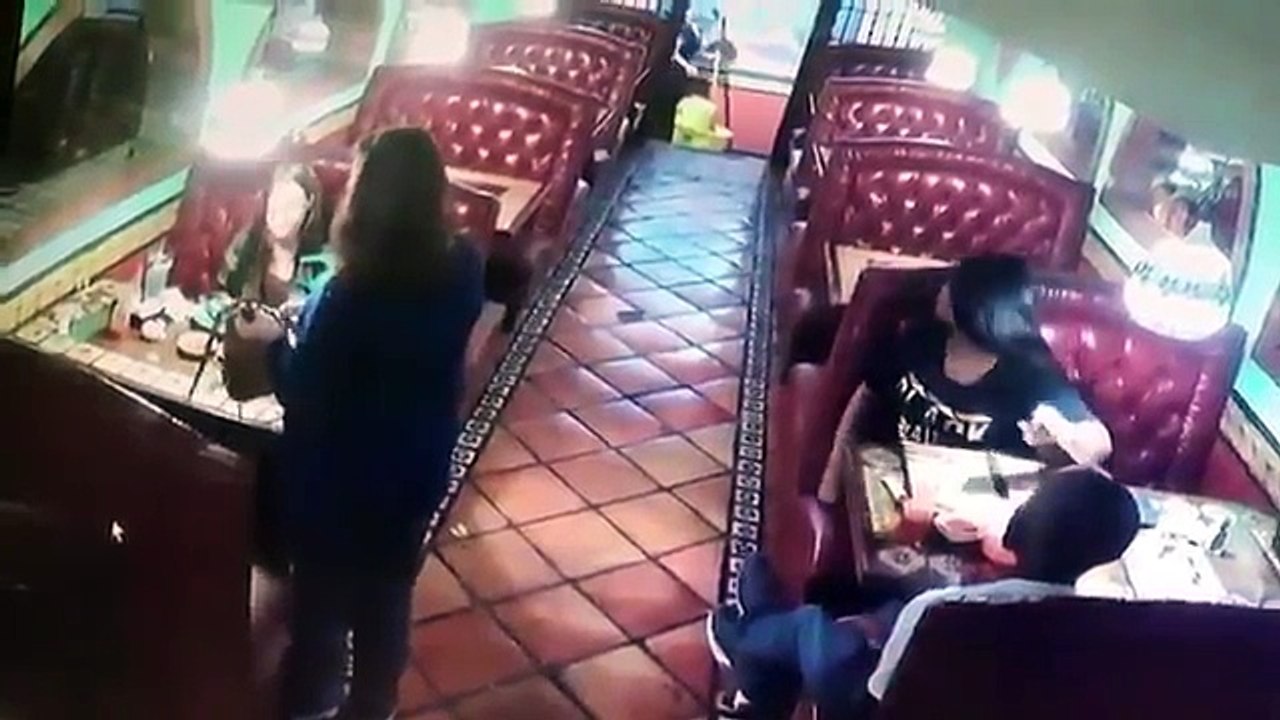 Un couple vole 20 dollars de pourboire laissés...