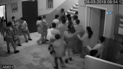 Deprem sonrası öğrencilerin okulu boşaltması güvenlik kamerasında