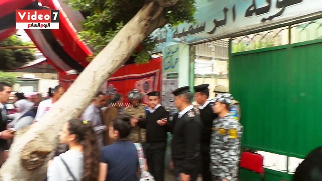 بالزغاريد سيدة منتقبة أمام لجنة انتخابية: بنحبك يا سيسى .. انت رئيسى