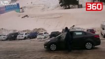 Shikoni pamjet dramatike teksa orteku i dëborës përpin makinat në parking (360video)