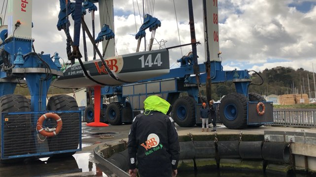 Le voilier du skipper Maxime Sorel mis à l’eau