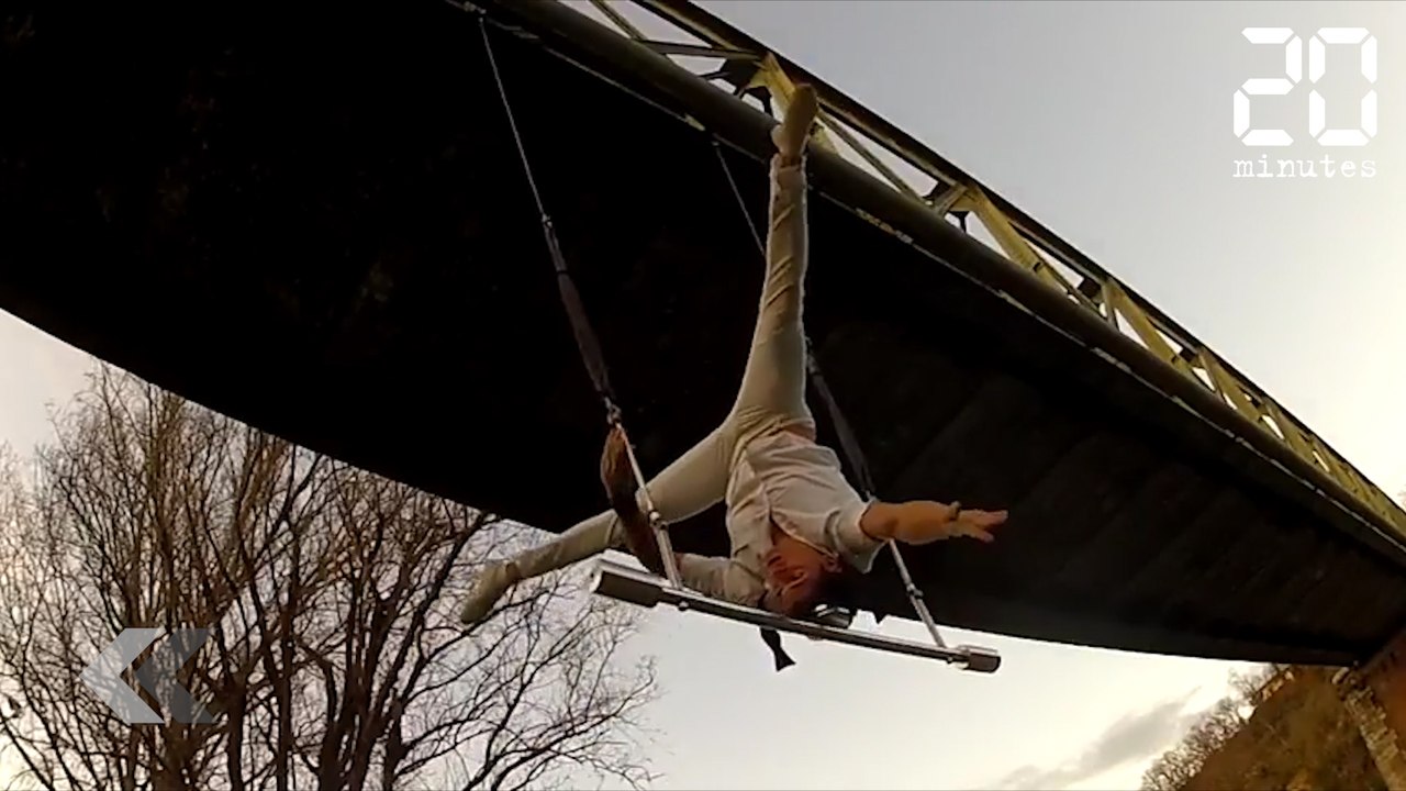Il fait du trapèze suspendu à un pont - Le Rewind du Mercredi 28 mars 2018