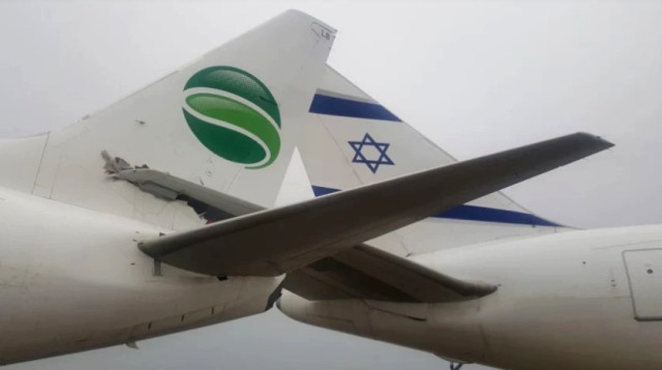 İsrail'de Kalkış İçin Hazırlık Yapan Uçak, Diğer Uçağın Kuyruğuna Çarptı