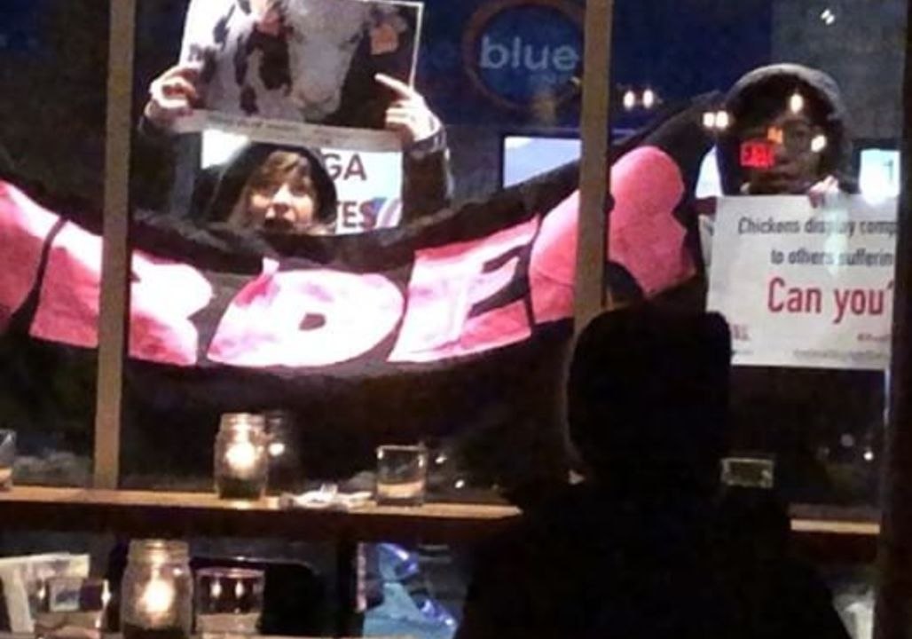 Restaurant Employee Carves Meat in Full View of Animal Rights Protest Outside