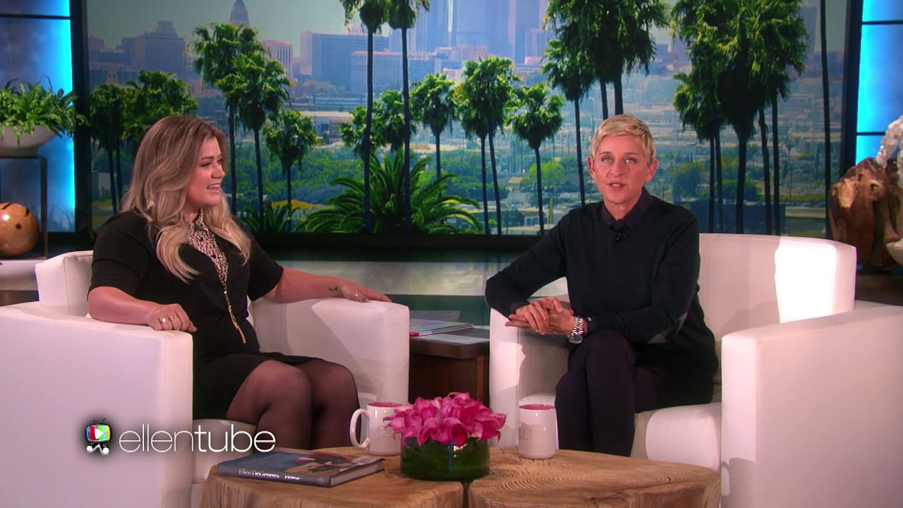 Kelly Clarkson Plays Celebrity Confessions