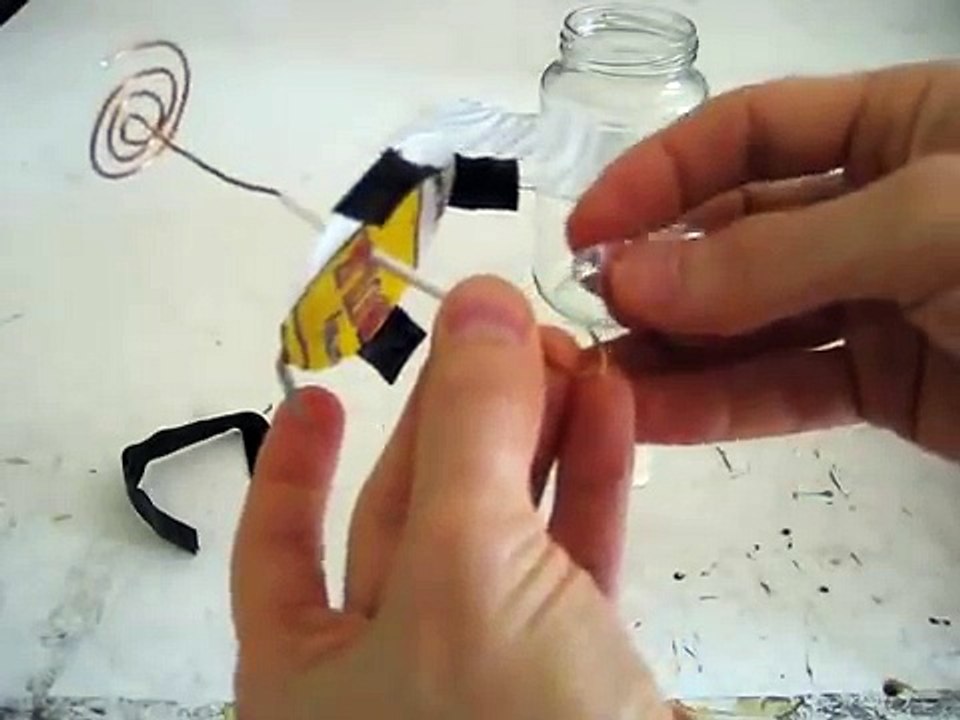 How to make an electroscope (DIY)