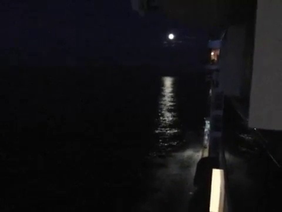 La lune se couche d'un coté et le soleil se lève de l'autre