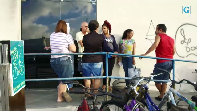 Pessoas enfrentam filas e falta de remédios na farmácia cidadã