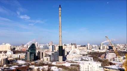 Implosão da maior estrutura do mundo.