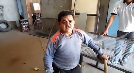 تحدى من عايروه بـ«قصره».. قصة أشهر حداد كريتال بالشرقية