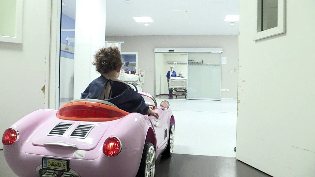 Per Mini-Auto in den Operationssaal