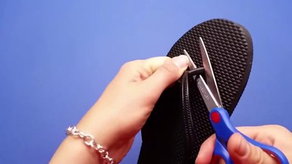 Ela comprou uns chinelos por 1.99€ e cortou a membrana entre os dedos do pé! Quem me dera ter tido esta ideia mais cedo!