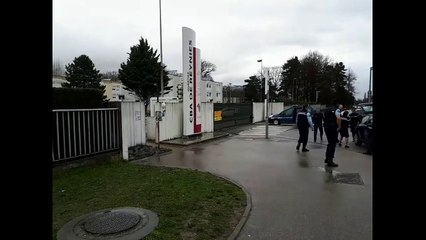 Une voiture fonce sur des militaires à Varces : des recherches en cours