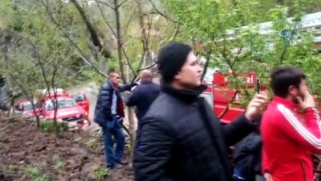 Selde mahsur kalanlar itfaiye merdiveni ile böyle kurtarıldı