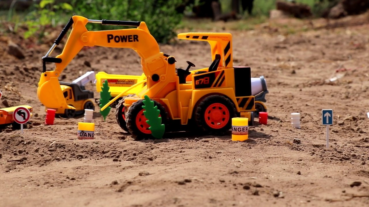 bruder toys trucks-UNBOXIBG JCB BACKHOE&REVIEW|JCB TOYS