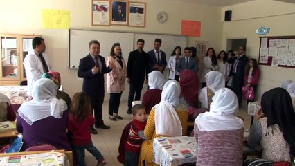 Kocalarına gelen mesajları okumak için kursa gidiyorlar