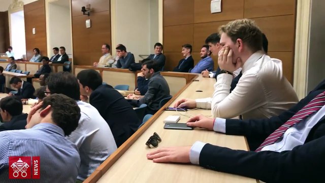 PAPA FRANCISCO SALUDA A ESTUDIANTES UNIVEl Papa Francisco saludó esta mañana durante la Audiencia General a los más de dos mil 500 estudiantes de las distintas