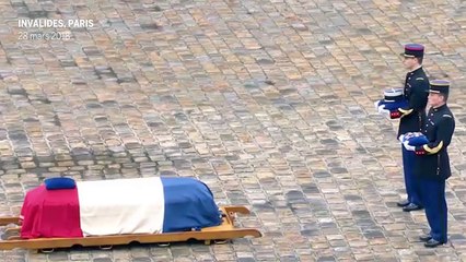 « Le nom d’Arnaud Beltrame est devenu celui de l’héroïsme français », salue Emmanuel Macron