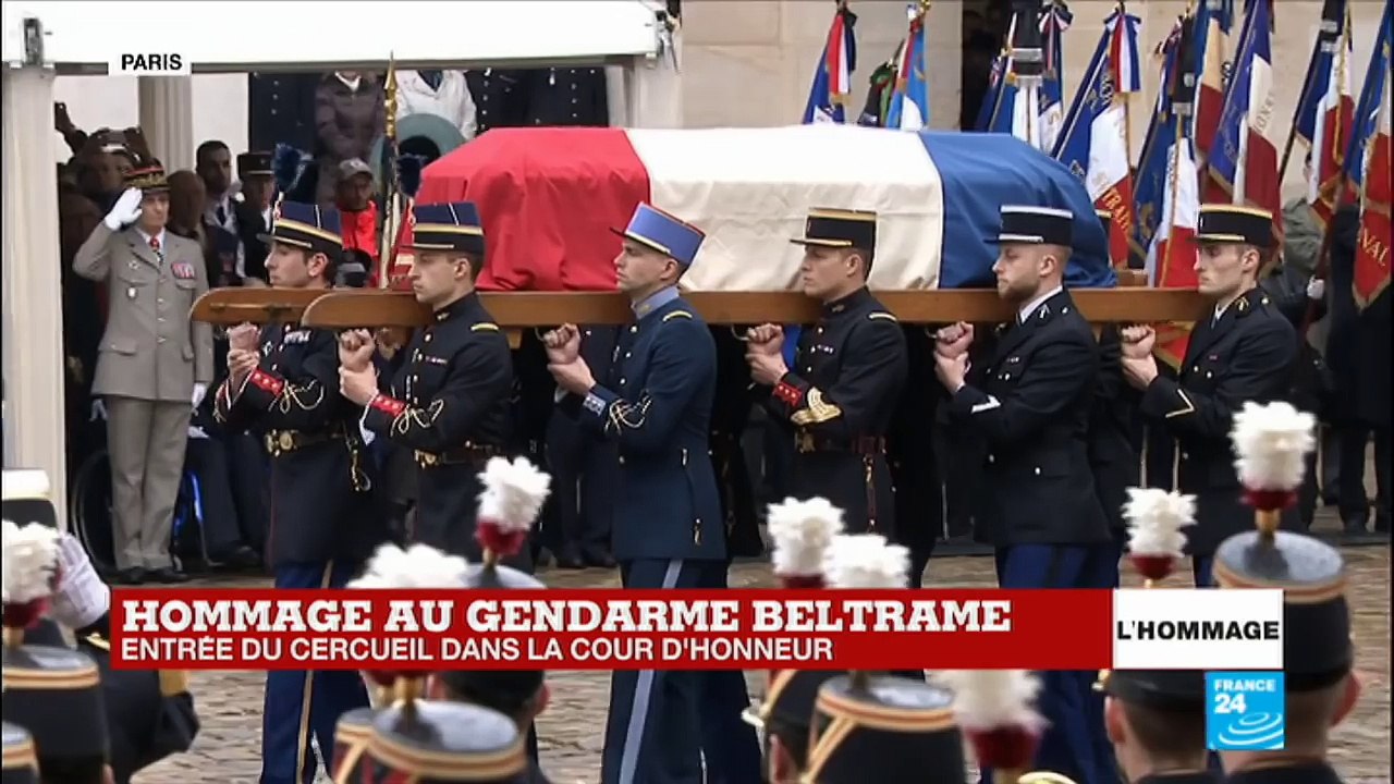 Entrée du cercueil Arnaud Beltrame dans la cour d''honneur des Invalides - Hommage National