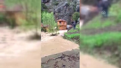 İşlettikleri Pansiyonda Mahsur Kalan Çift Kurtarıldı