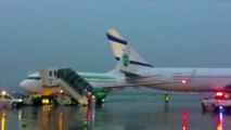 Dos aviones quedan pegados por la cola en Israel