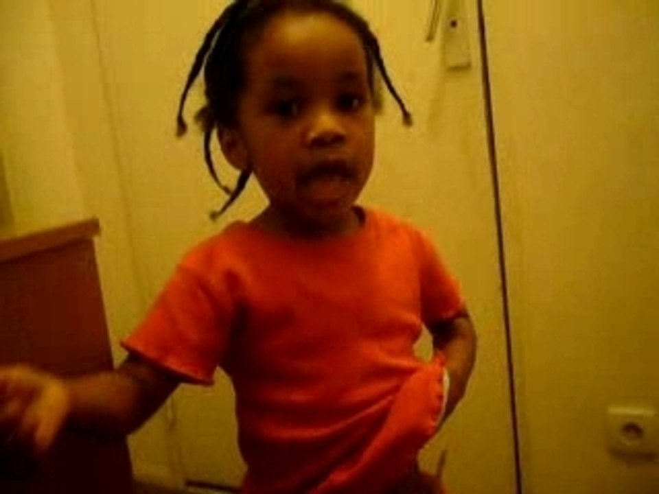 vidéo des filles en train de faire je ne sais quoi :-)