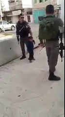 İsrail askerleri 3 yaşındaki Filistinli çocuğu alıkoydu