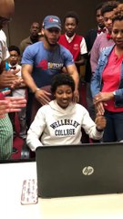 Cette lycéenne apprend qu'elle est prise dans une grande école, regardez sa réaction!