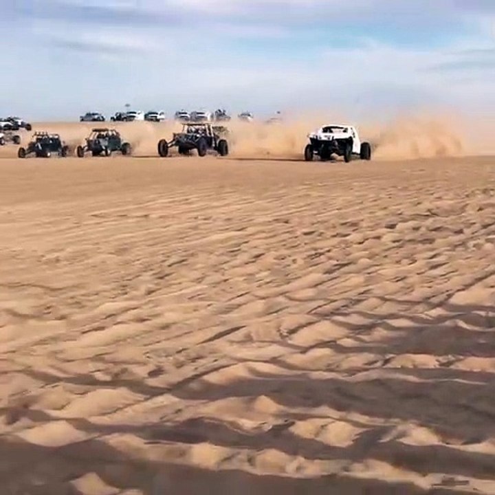 Un buggy équipé d’un moteur électrique Tesla sèche littéralement ses concurrents