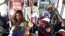 Öğrenciler dağıttı, yolcular kitap okudu