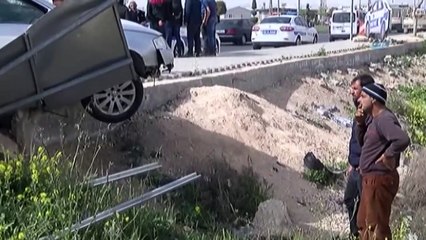 2 Motosiklet Aynı Otomobile Çarptı: 3 Yaralı