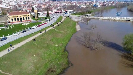 Taşkın ‘ekmek’ kapısı oldu... Genç-yaşlı herkes oraya koştu
