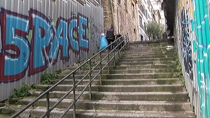 Birinci kattan atlayan mahkumun kaçma anı kamerada