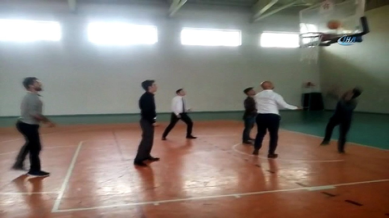 Bitlis Gençlik Hizmetleri ve Spor İl Müdürü Elkatmış, Hizan'da spor tesislerini inceledi